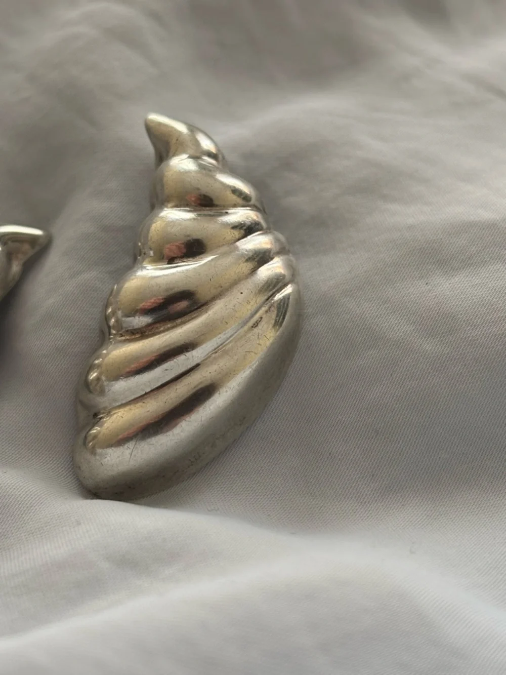 Vintage Oyster Shell Sterling Silver Earrings - Picture 3 of 7